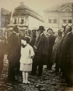 1 Pan president T.G.Masaryk navštívil Čáslav 23. září 1922. Pozdravil se s občany před radnicí